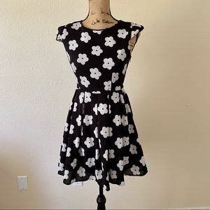 ALTAR’O STATE FLORAL BLACK AND WHITE MINI DRESS.